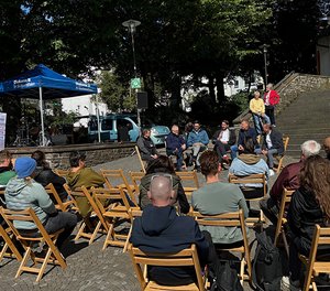 In einer Diskussionsrunde an der Nikolaikirche zum Thema Wohnungslosigkeit nahmen Akteure von Vereinen und Verbänden die Situation in Siegen unter die Lupe.