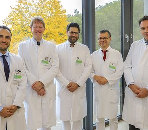 Leitende Mediziner des Diakonie Klinikums in Siegen stellten die dortige Bandbreite onkochirurgischer Therapien vor (von links): Dr. Mahmoud Farzat (Chefarzt Robotische Urologie), Dr. Martin Klump (Chefarzt Medizinische Onkologie, Hämatologie und Palliativmedizin), Prof. Dr. Mohammad Golriz (Ärztlicher Direktor Allgemein- und Viszeralchirurgie), Prof. Dr. Ralph Naumann (Chefarzt Medizinische Onkologie, Hämatologie und Palliativmedizin) sowie PD Dr. Marco J. Battista (Chefarzt Gynäkologie und Gynäkologische Onkologie).